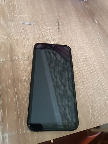 Digər mobil telefonlar: Honor 8s telefonu alinan gunden qoryucu şuşe kabroda işlenibdi yaxşi