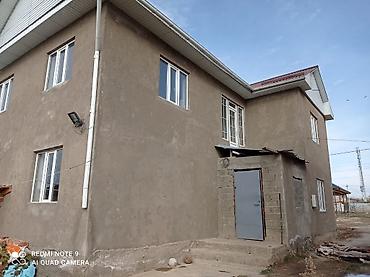 Продажа коттеджей и домов: Тихом и благополучном районе. Дом построен из жженого кирпича, воденой — 5