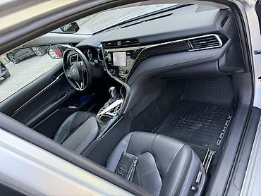 rr: Toyota Camry: 2018 г., 2.5 л, Вариатор, Гибрид, Седан — 7