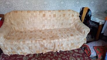 синий диван и 2 кресла: Продаю в Бишкеке район Кызыл Аскер диван с двумя креслами. Чехол в 🎁