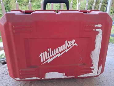 Setovi akumulatorskog alata: Milwaukee i DeWalt setovi alata u koferima 1) Milwaukee ručna kružna — 1