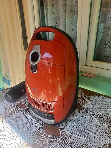 bordo: Miele S8330 usisivač sa kesom, narandžaste boje. Ključne — 2
