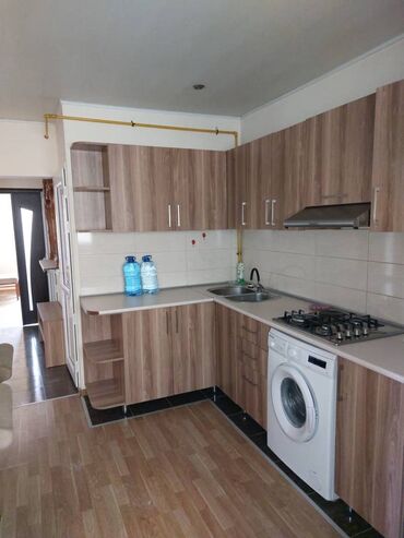 Uzunmüddətli kirayə mənzillər: Suraxını Rayonu Yeni Günəşli A/B Massivi 2 otaq. Mərtəbə - 9/8 Otaq — 6