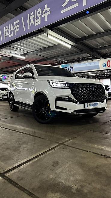 Другие детали кузова: Внедорожник (белый кузов, белый элементы) Ключевые особенности: - — 5