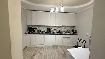 Продажа коттеджей и домов: 5 и более комнат, 160 м², 5 соток, Бишкек, Ак-Ордо 2 ж/м Риэлтор — 8