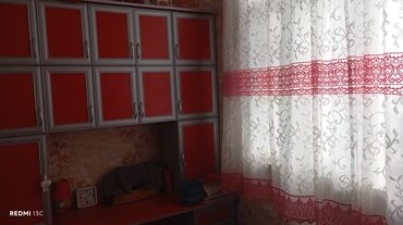 Mənzil kirayələyirəm: Mənzilin təsviri: - Geniş, işıqlı zal: L formalı yumşaq mebel — 4