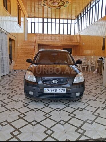 Kia Rio: 1.4 l | 2005 il Hetçbek