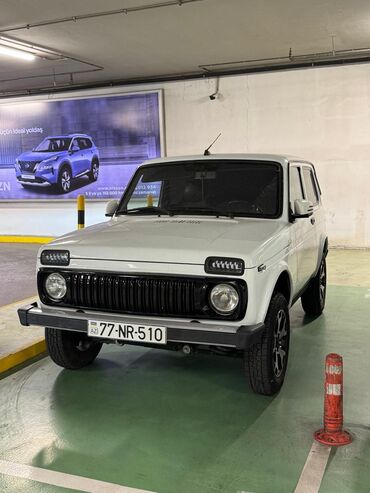 VAZ (LADA): VAZ (LADA) 4x4 Niva: 1.7 l | 2015 il 110000 km Ofrouder/SUV