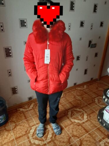 kapüşonlu qadın gödəkçələri: Женская куртка 4XL (EU 48), цвет - Красный