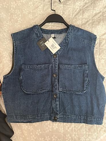 Dəstlər, kostyumlar: Kombin dəsti – 2 ədəd jilet + 2 ədəd plisəli ətək 1) Denim jilet - — 1