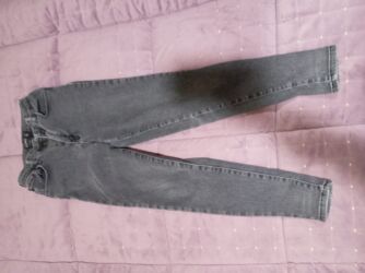 Digər qadın geyimləri: Salam. Hər biri 5 AZN. Ölçülər S və 46 üçündür. İstiyə olsa nömrə ilə — 8