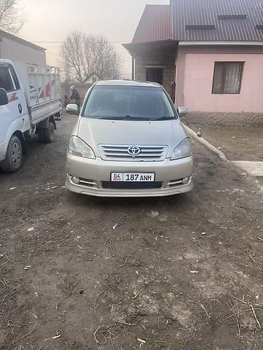 Toyota: Toyota Ipsum: 2003 г., Минивэн — 3