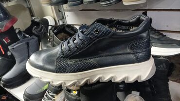 Кроссовки и спортивная обувь: Мужская обувь (несколько моделей) 1) Кроссовки серо‑чёрные Waterproof — 4