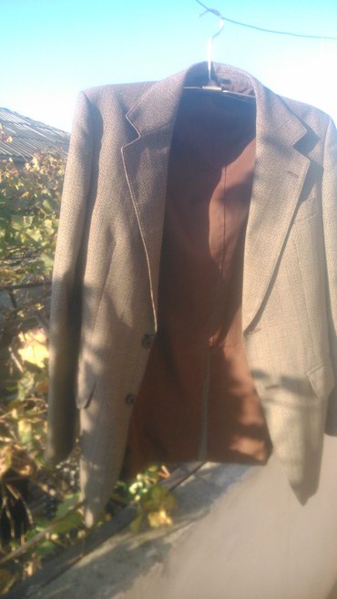 Pencəklər: Kişi üçün pencək satılır.Yaxşı vəziyyətdədir.Razmer 52.Qiyməti 15 — 6