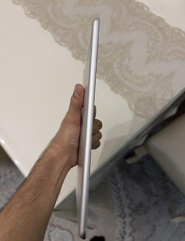 apple notebook: Apple iPad Air 1-ci nəsil, 16GB, A1475. Planşet işlək vəziyyətdədir — 3