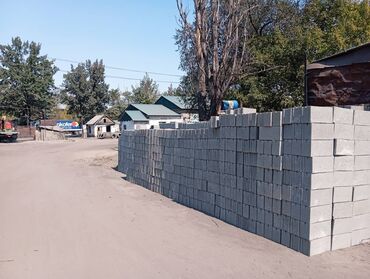 Производство пескоблоков: Продаётся комплект для производства стеновых блоков + малотоннажный — 6