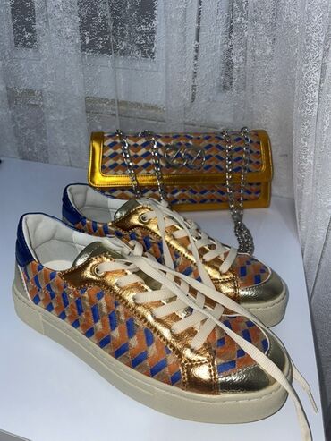 женские кроссовки без задников: Rəngarəng qadın dəsti: idman ayaqqabısı + çiyin çantası - Brend: Elle