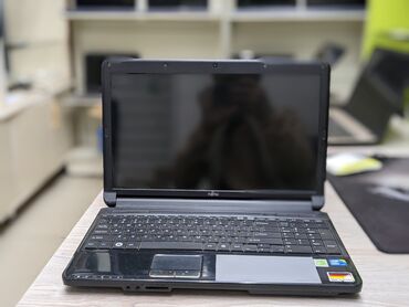 подставка для ноутбука: Ноутбук, Fujitsu, 4 ГБ ОЭТ, Intel Core i3, 15.6 ", Колдонулган, Татаал эмес тапшырмалар үчүн, эс тутум HDD
