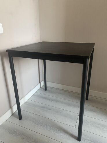 стол для кухне: Кухонный Стол, цвет - Черный, Б/у