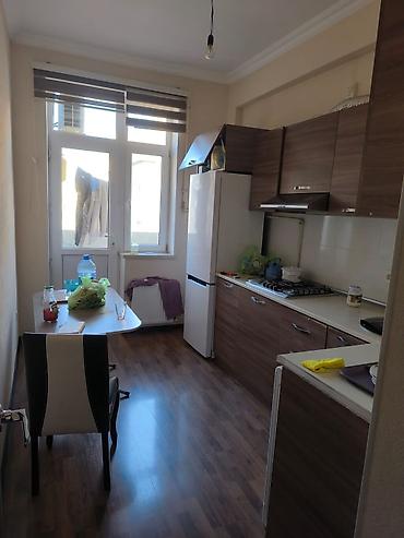 Mətbəx mebeli: **Metbex mebili satilir 350 azn** **Unvan Nzs ** ** Usdunde qaz — 1