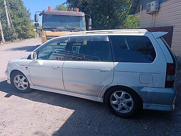 b class: Mitsubishi Chariot: 1999 г., 2.4 л, Автомат, Бензин, Минивэн — 2