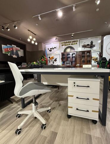 Ofis və oyun kresloları: Yeni, Təkərli, Qolları tənzimlənir, Dəri — 26