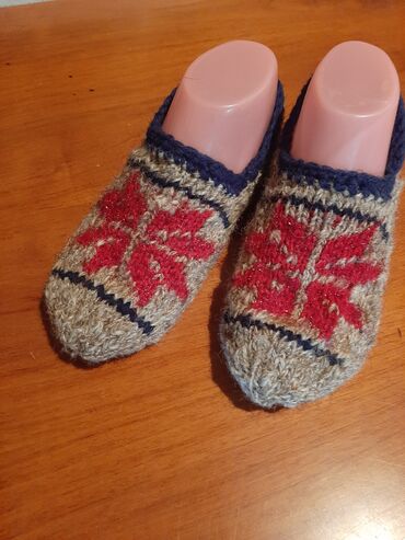 Sifarişlə əl işləri: Yundan hazırlanan ipıər və toxunmaəl işləri — 20