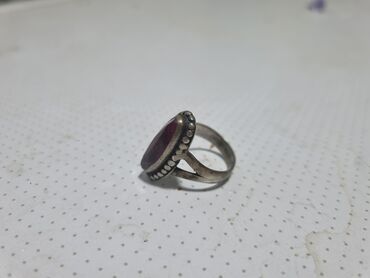 Серебряные кольца: Серебряное кольцо с овальным вставным камнем
