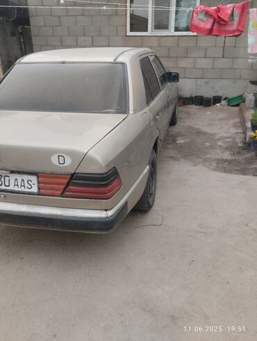 меняю на краун: Mercedes-Benz W124: 1988 г., 2.3 л, Механика, Бензин