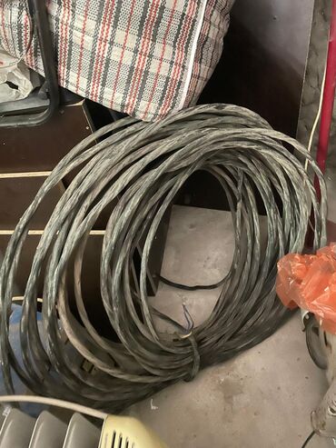Qızdırıcı və isidicilər: Məhsul: Elektrik kabeli və plastik boru rulonları Təsvir: Su