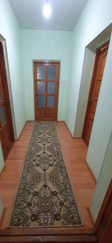 продается дом караколе: 60 м², 3 комнаты, Парковка, Сарай, Забор, огорожен