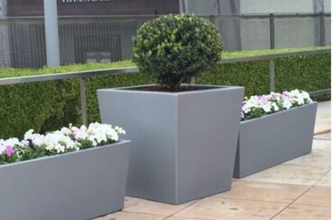 Bitkilər üçün dibçəklər: Xer razmir de özel dibcek istehsal edirik. Qvadrat ve adede gore