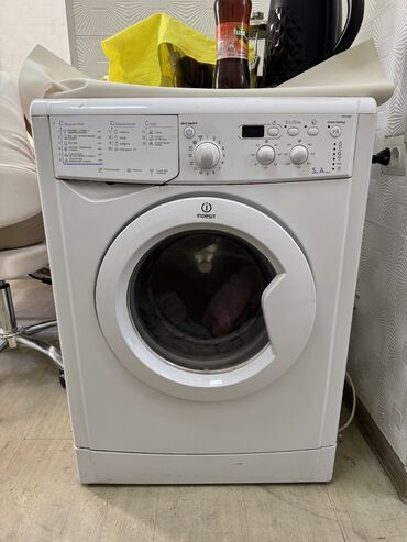 стиральная машинка ремонт: Стиральная машина Indesit, Б/у, Автомат, До 5 кг
