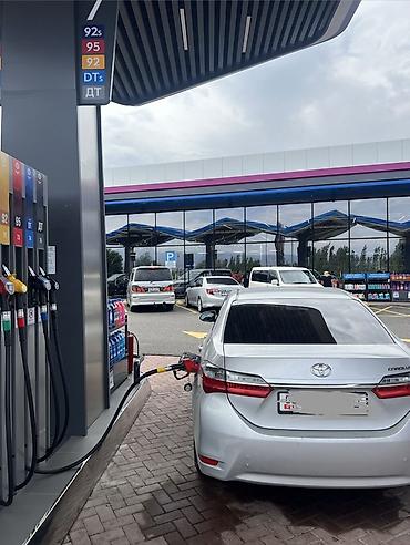 Продажа авто: Toyota Corolla: 2018 г., Бензин, Седан — 5