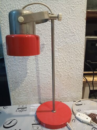 mudur stolu: 1972 ci ilde xarici ölkede istehsal olunan Gece lampası