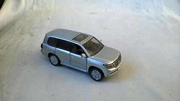 golf 2 igracka: Siku Toyota Land Cruiser V8 zuti 9 cm. malo izgreban Siku Toyota — 4