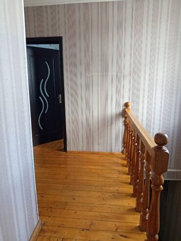 Uzunmüddətli kirayə evlər: Xırdalanda 7 saylı məktəbin yanında tola çox yaxın 2 Mərtəbə 3 otaq — 18