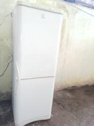 Yemək hazırlamaq üçün texnika: İşlənmiş 2 qapılı Indesit Soyuducu Satılır, rəng - Ağ