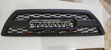 Решетки, облицовки: Решетка радиатора Toyota Новый, Аналог