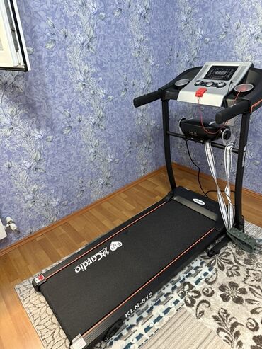 güc trenajoru: Evdə idman etmək üçün nəzərdə tutulmuş K Cardio Kln-515 qaçış aparatı