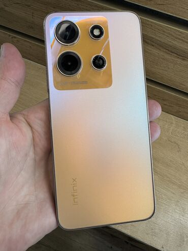 Уюлдук телефондор: Infinix HOT 30i, Колдонулган, 256 ГБ, түсү - Саргыч боз, 1 SIM, 2 SIM