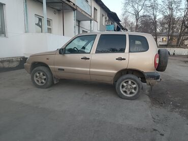 ВАЗ (ЛАДА): ВАЗ (ЛАДА) 4x4 Нива: 2005 г., 1.7 л, Механика, Бензин, Внедорожник