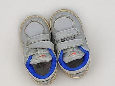 tshirt nike: Buciki niemowlęce, Nike, 22, stan - Bardzo dobry — 1