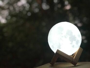 Освещение: Светильник «Виды Луны» - это элегантное и функциональное освещение