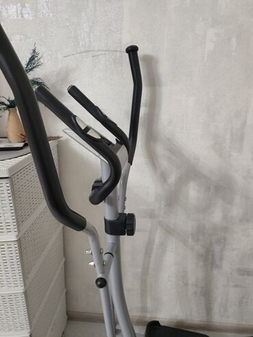 Перчатки: VolksGym ET-505 modeli olan bu elliptik trenajor evdə istifadə üçün