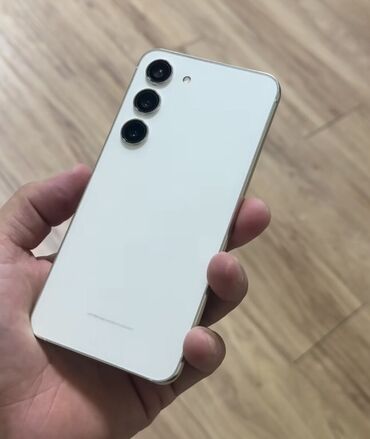 кийим тиккен машина: Samsung Galaxy S23, түсү - Ак