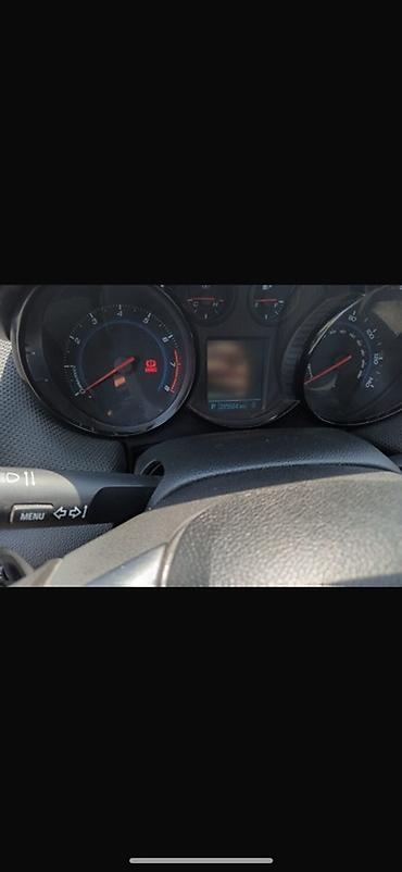 opel astra k: Chevrolet Cruze sedan – ağ rəng, 5 yerlik, ön çəkişli. Texniki və — 5