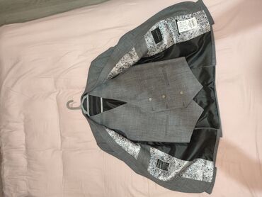 Kostyumlar: Pisano firmasının kostyumu, 1-cə dəfə xeyir işə geyinilib. 48 (M) -da lalafo.az — 2 Kostyumlar: Pisano firmasının kostyumu, 1-cə dəfə xeyir işə geyinilib. 48 (M) — 2