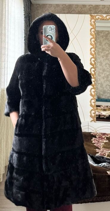купить норковую шубу дешево: Kristina brendinə məxsus qara rəngli, başlıqlı xəz palto. Bu uzun