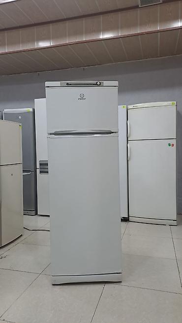 Indesit iki qapılı soyuducu - Üst hissədə dondurucu, aşağıda əsas
